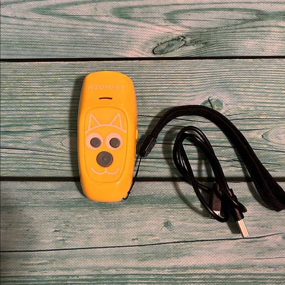 Yellow Dog Training Clicker - Picture 1 of 1
